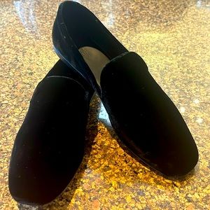 Never worn Vince Bray velvet loafer